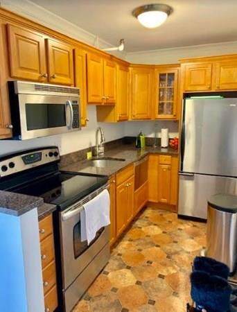 145 Pinckney St - Photo 1