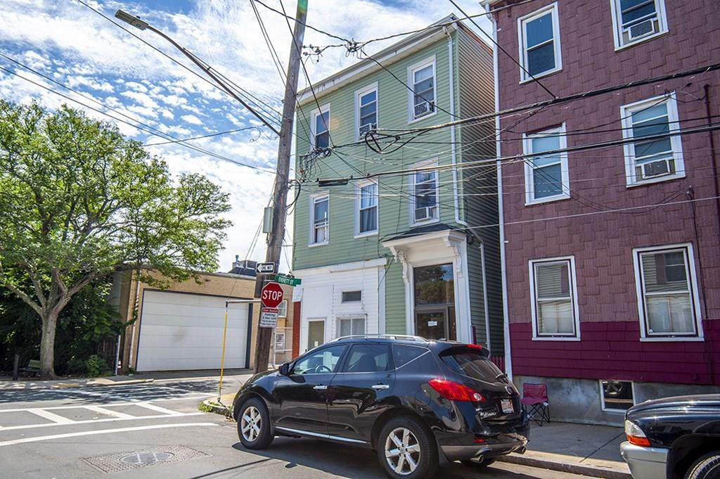 263 Everett St - Photo 1