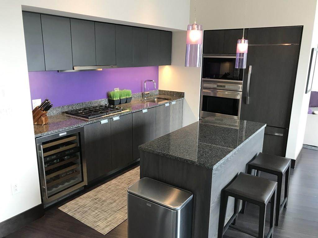 110 Stuart St - Photo 1