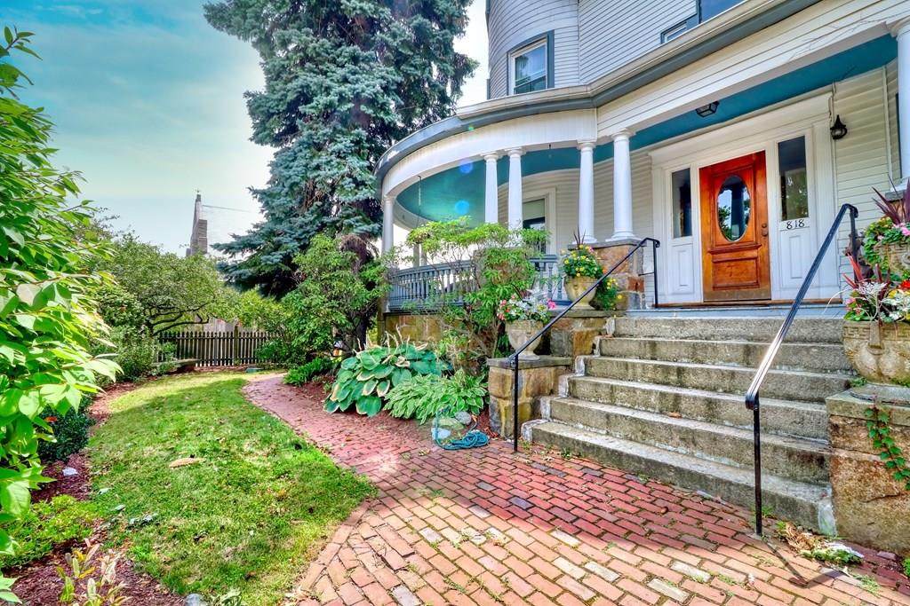 818 South St - Photo 1