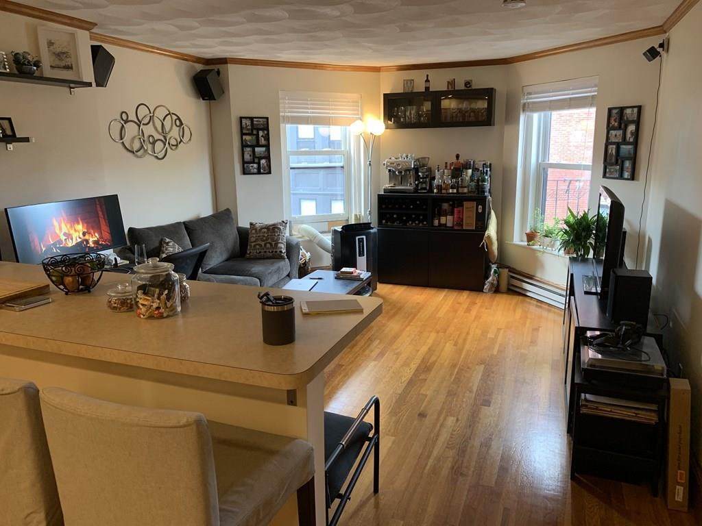 265 Newbury - Photo 1