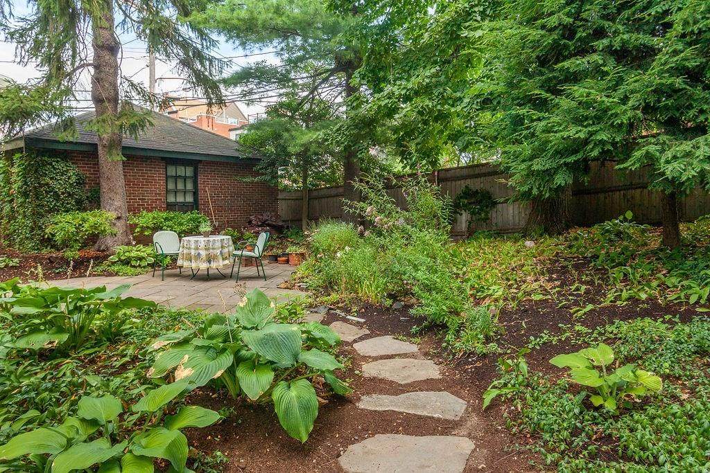 77 Francis Ave - Photo 1
