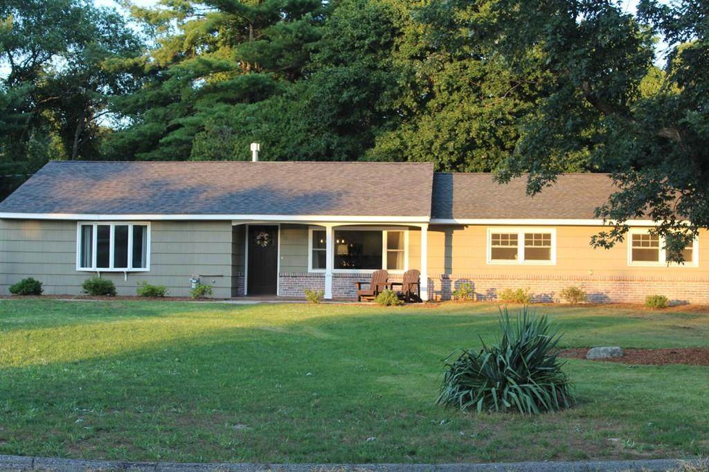 10 Janet Cir - Photo 1