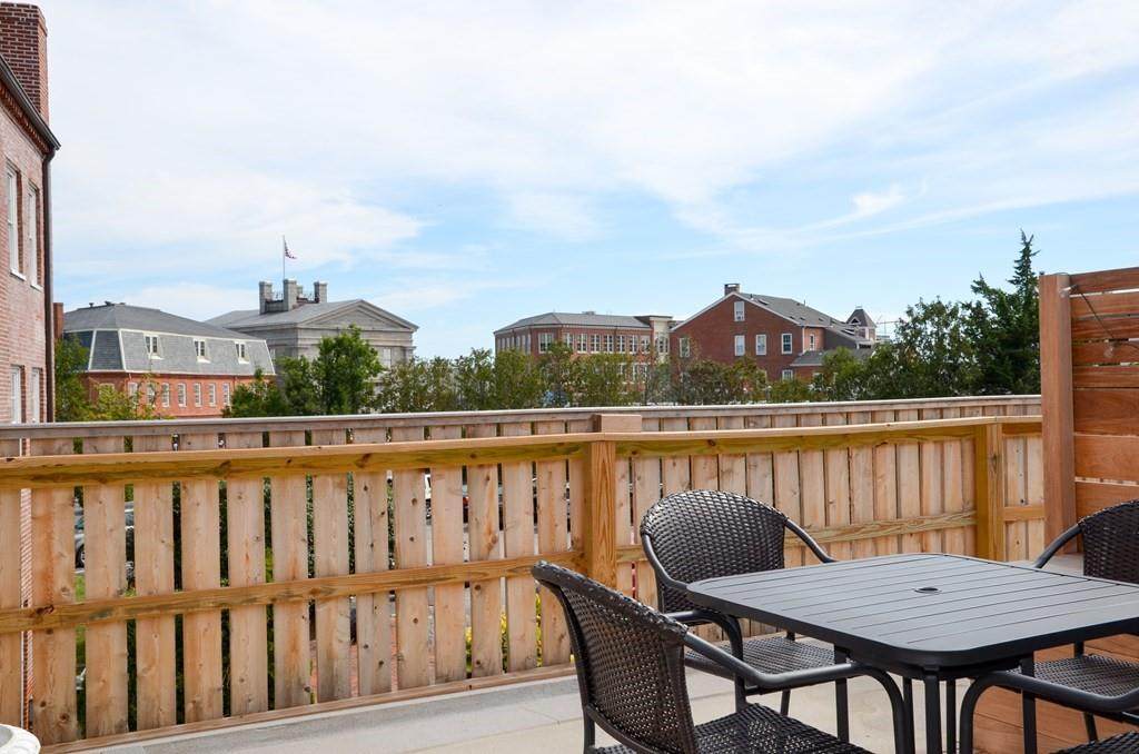 18 Market Square - Photo 1