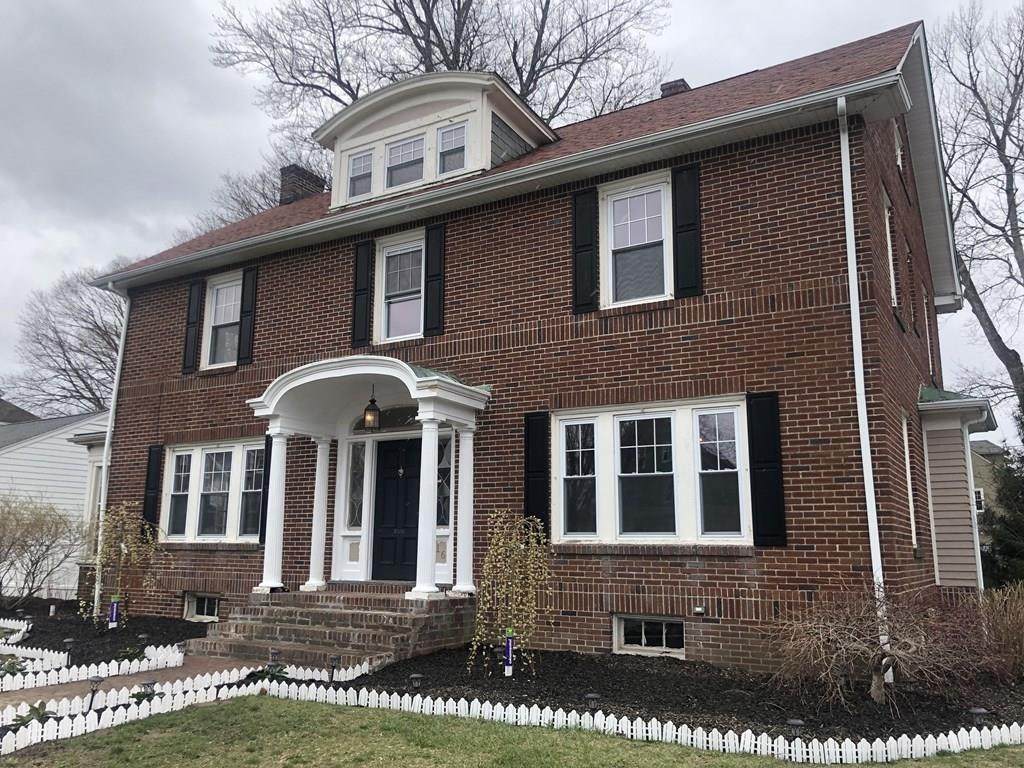 16 Belmont - Photo 1