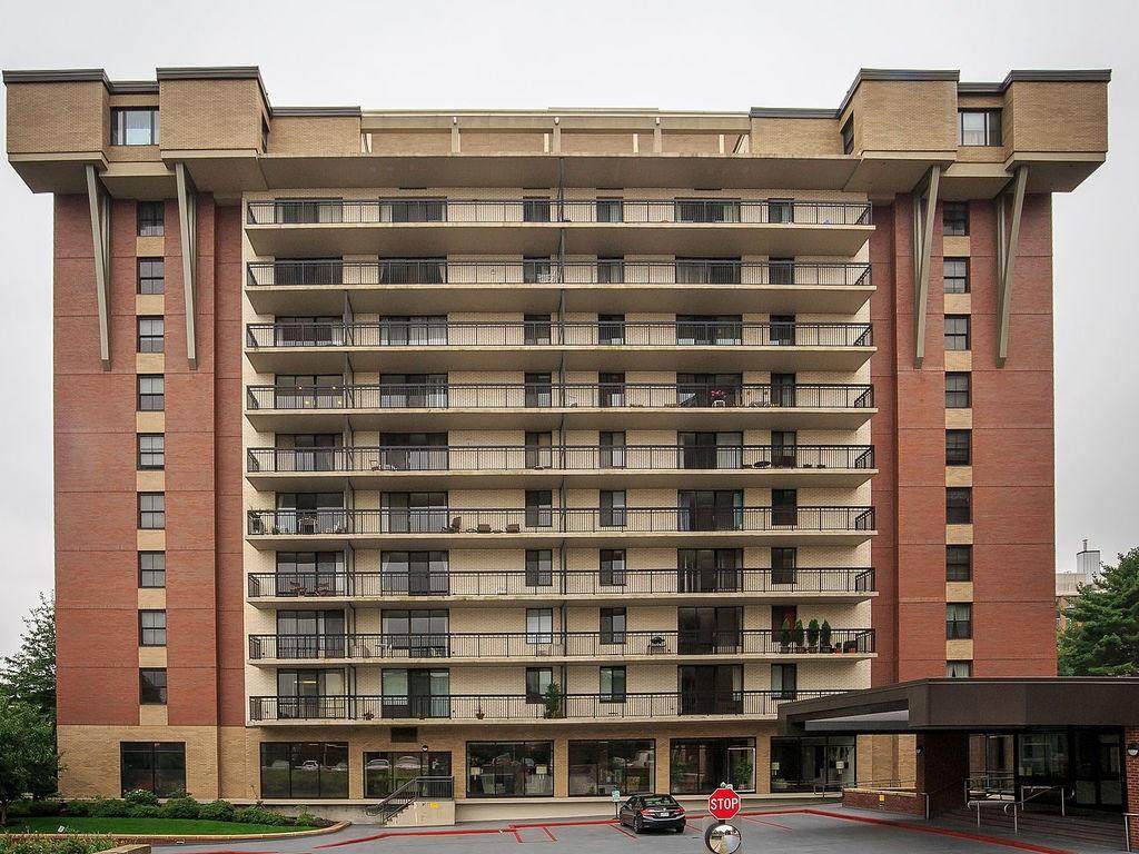 60 Longwood - Photo 1