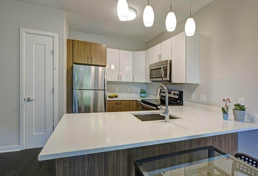 999 Hancock Street - Photo 1