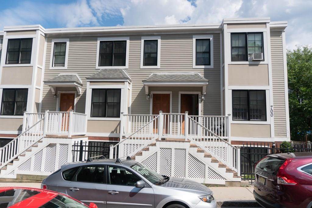 700 Parker St - Photo 1