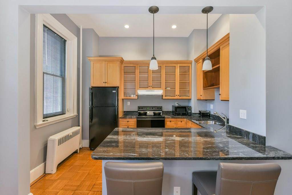 319 Commonwealth Ave - Photo 1