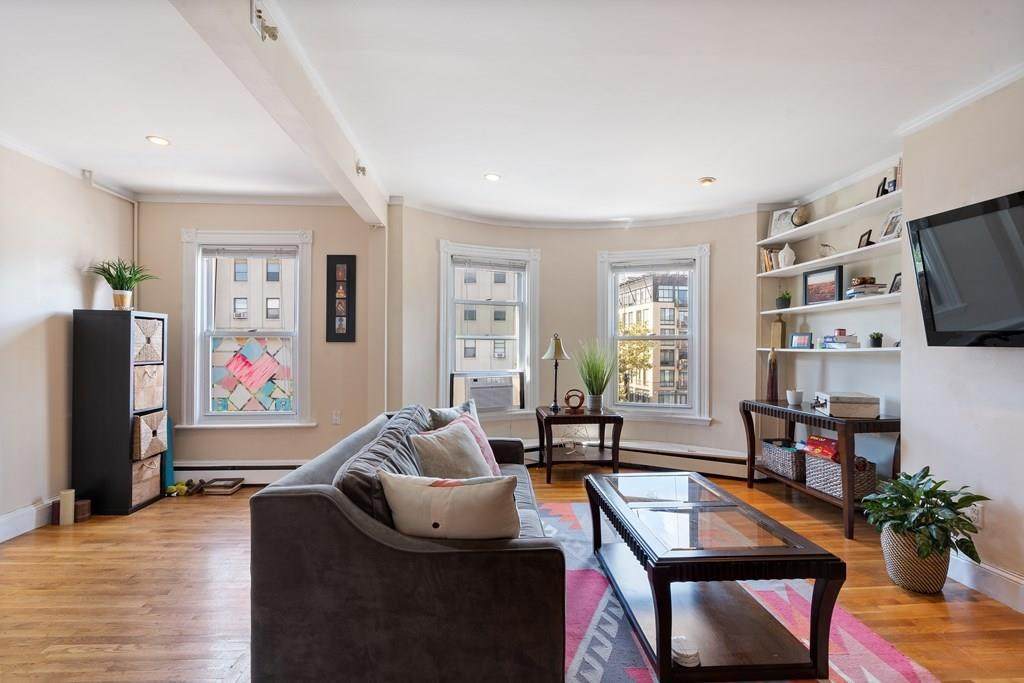796 Tremont - Photo 1