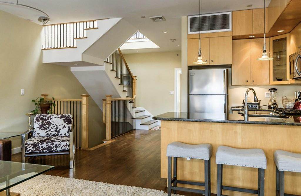 252 Newbury Street - Photo 1