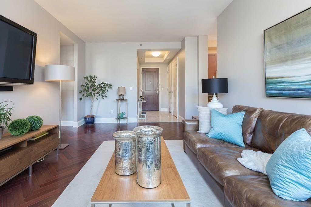 1 Charles Street South - Photo 1