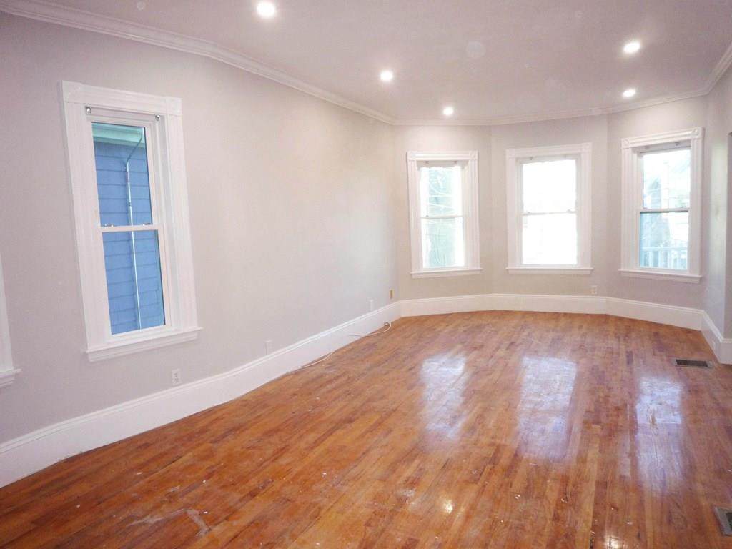 12 Seven Pines Avenue - Photo 1