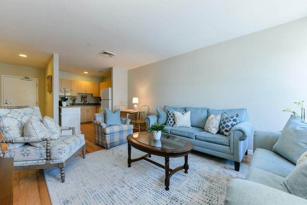 404 West 1st St - Photo 1