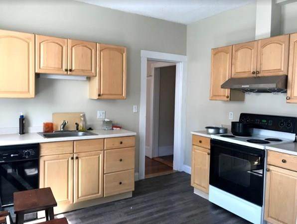 754 Hancock St - Photo 1