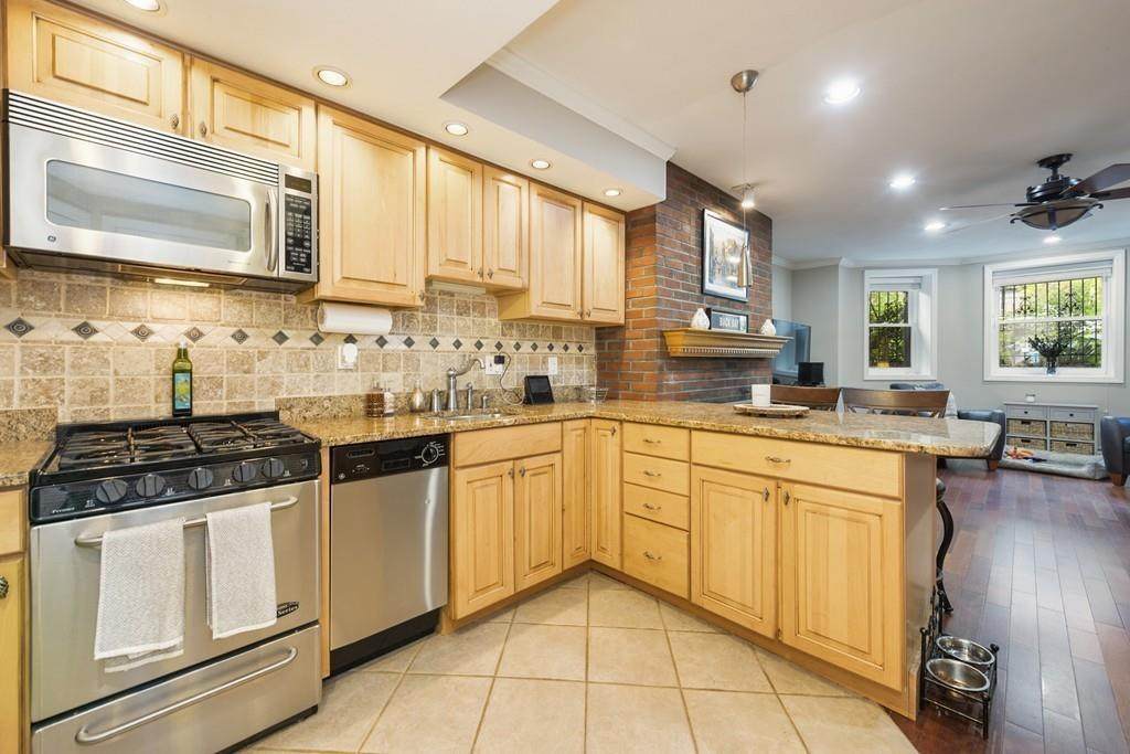 271 Beacon St - Photo 1