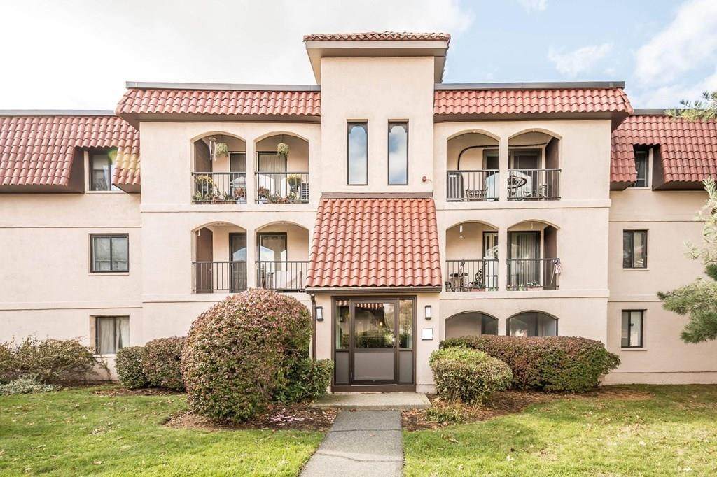 685 Oak St - Photo 1