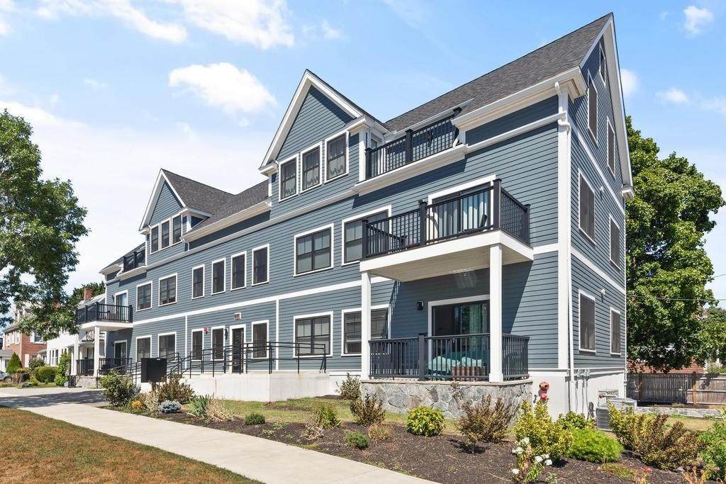 1025 Fellsway - Photo 1