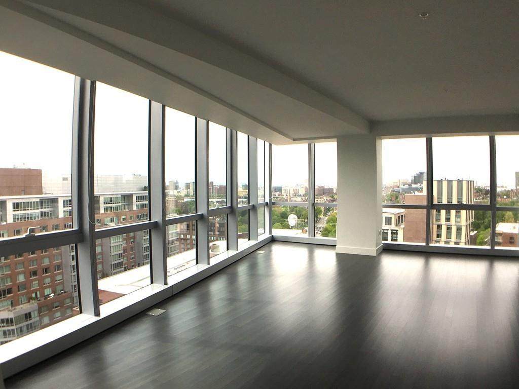 110 Stuart St - Photo 1
