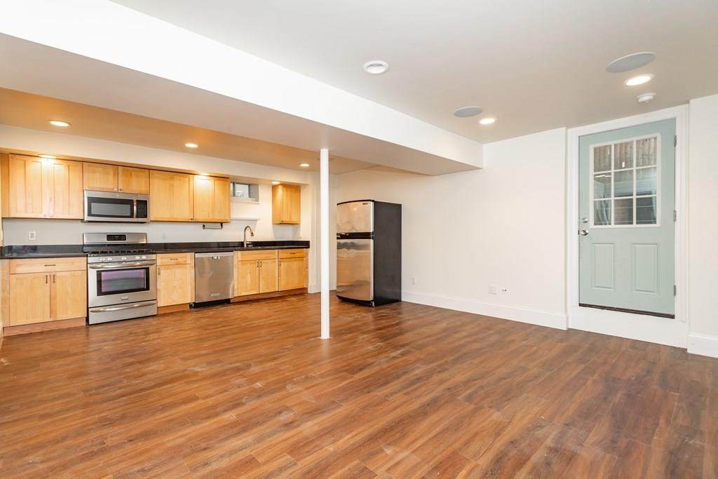 190 W 9th St - Photo 1