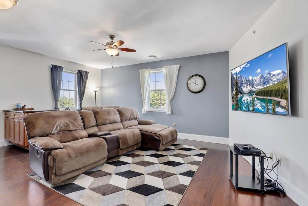 35 Wyman St - Photo 1