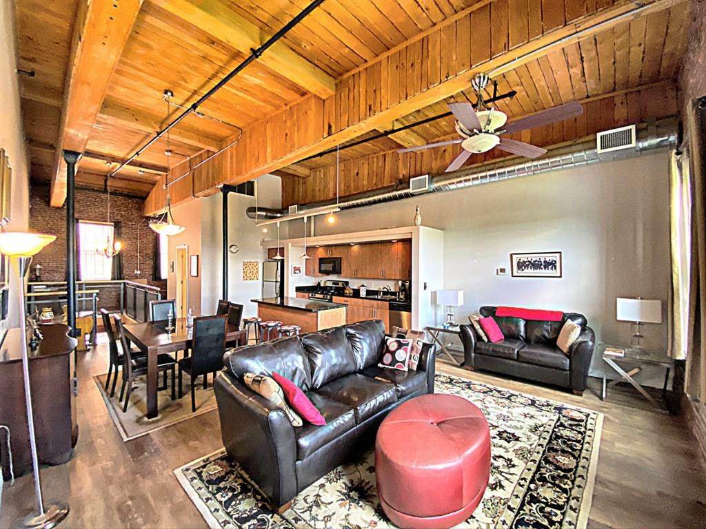 130 John St - Photo 1
