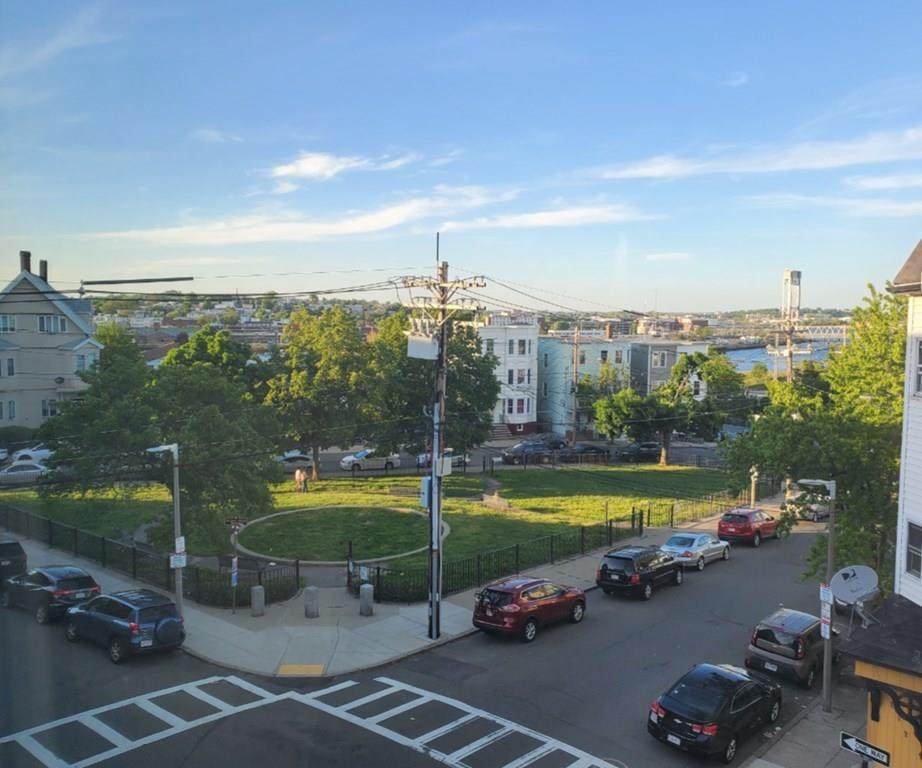 215 Trenton St - Photo 1