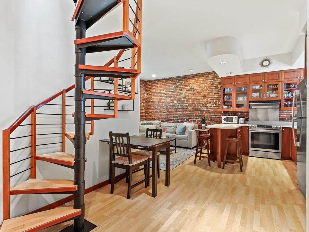 121 Salem St - Photo 1