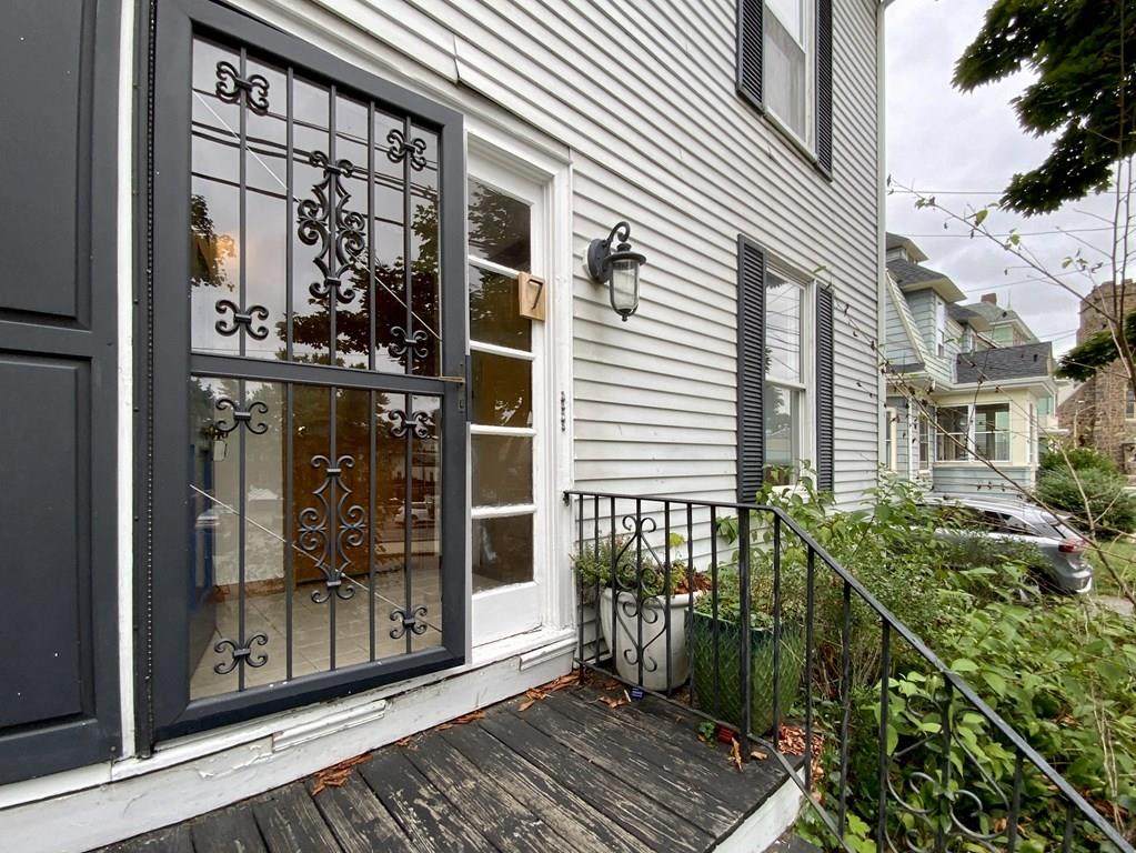 7 Bartlett Ave - Photo 1