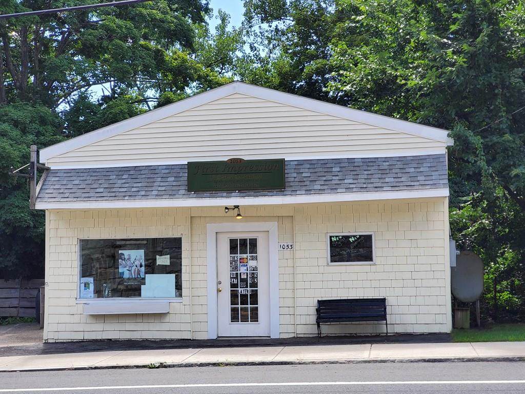 1053 Main St - Photo 1