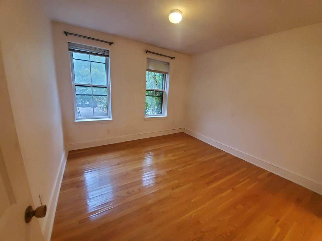 33 Holyoke St - Photo 1