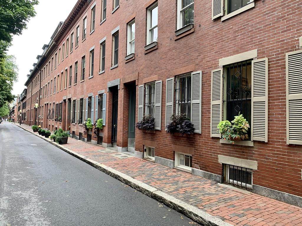 37 Lawrence Street - Photo 1