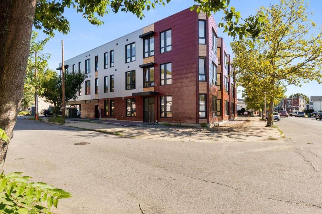 240 Salem St - Photo 1