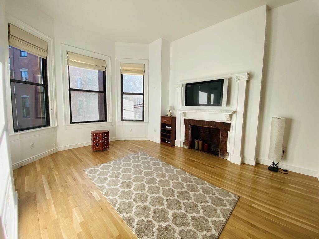 10 Charlesgate East - Photo 1