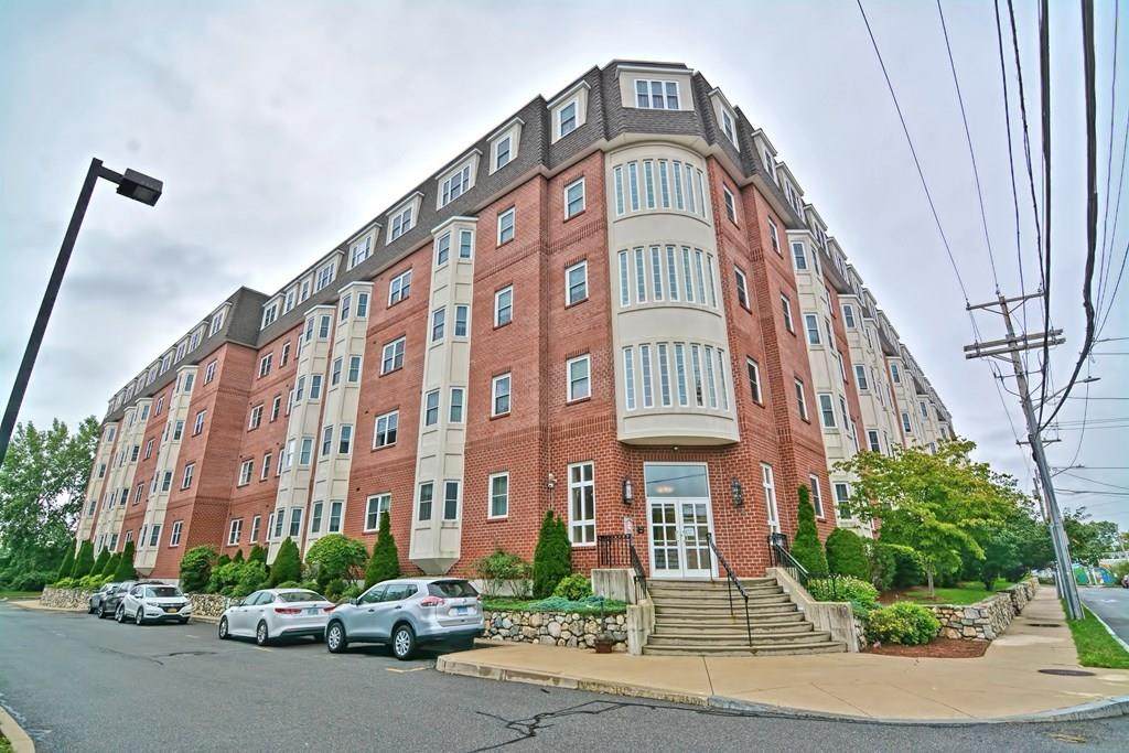 120 Wyllis Ave - Photo 1