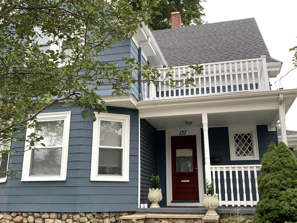 137 Hillberg Ave - Photo 1