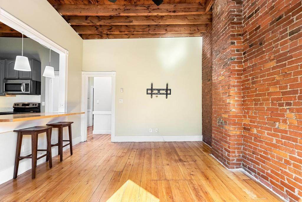 65 Gates St - Photo 1