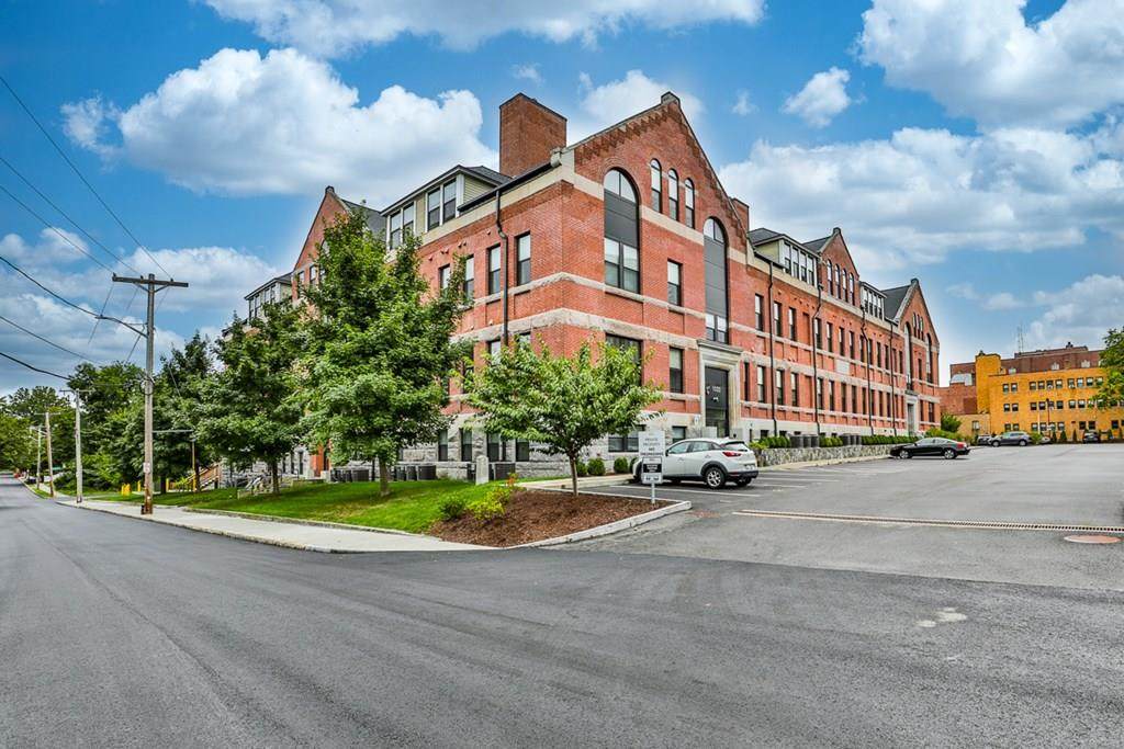 1022 Hancock St - Photo 1