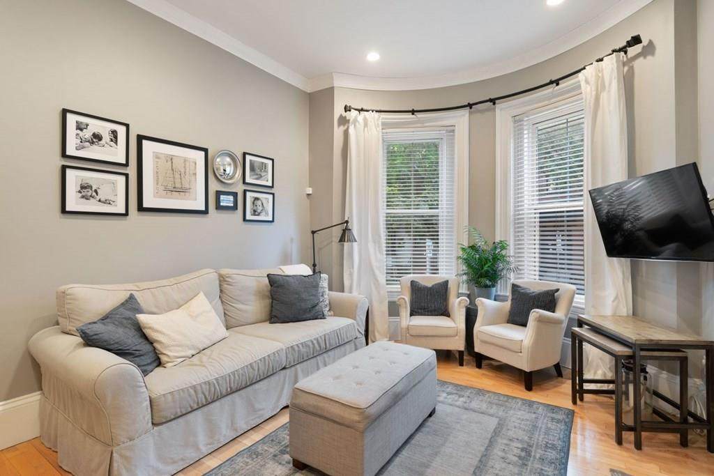 328 K St - Photo 1
