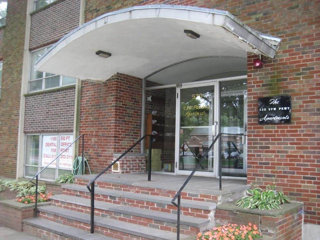 530 Vfw Pkwy - Photo 1