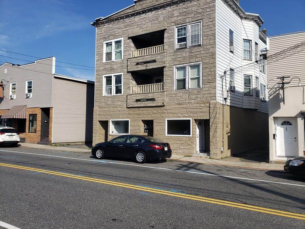305 East St - Photo 1