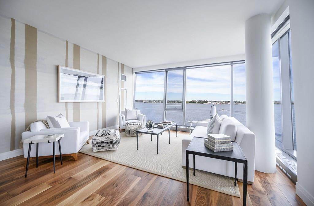 300 Pier 4 Blvd - Photo 1