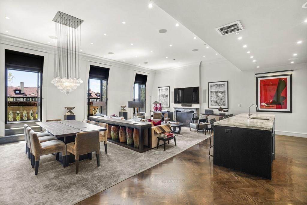 409 Commonwealth Ave - Photo 1
