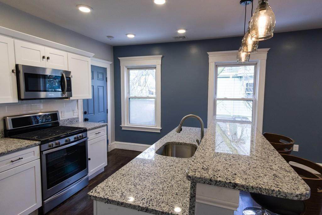 110 Lonsdale - Photo 1