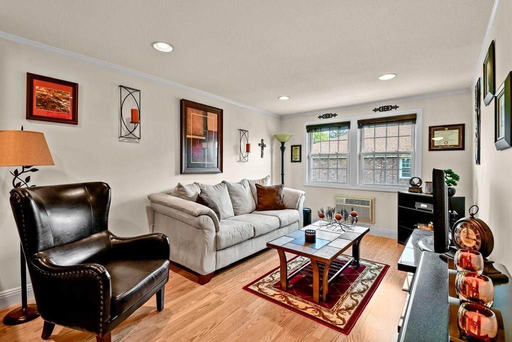 8 Carriage Hill Rd - Photo 1