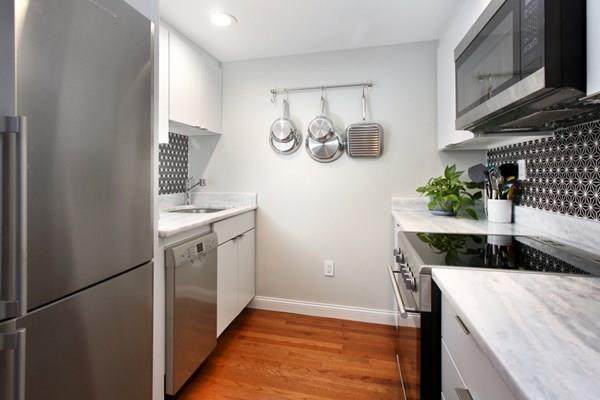 144 Commonwealth Ave - Photo 1