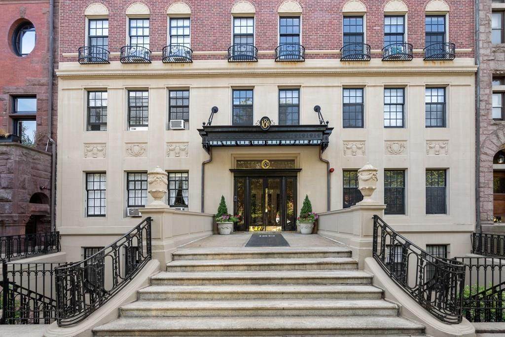180 Commonwealth Ave - Photo 1