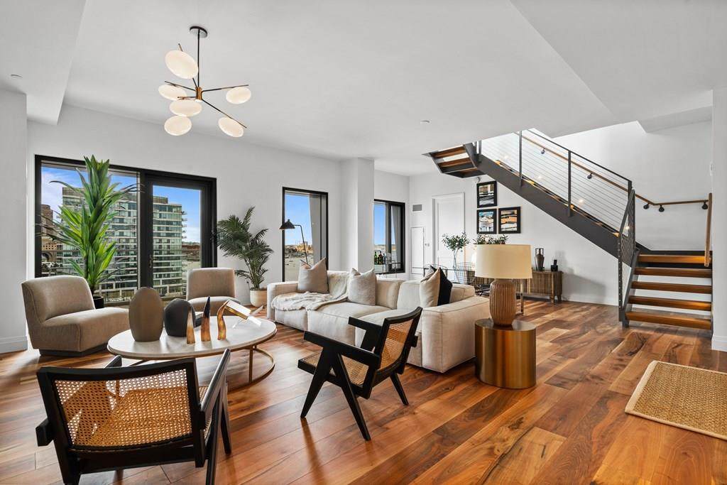 300 Pier 4 Blvd - Photo 1