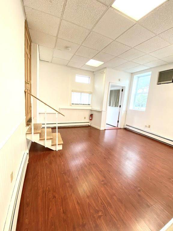 263 Everett St - Photo 1