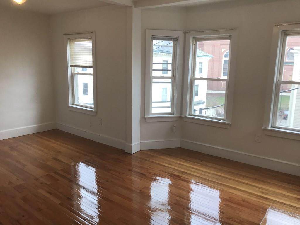 16 Creighton - Photo 1
